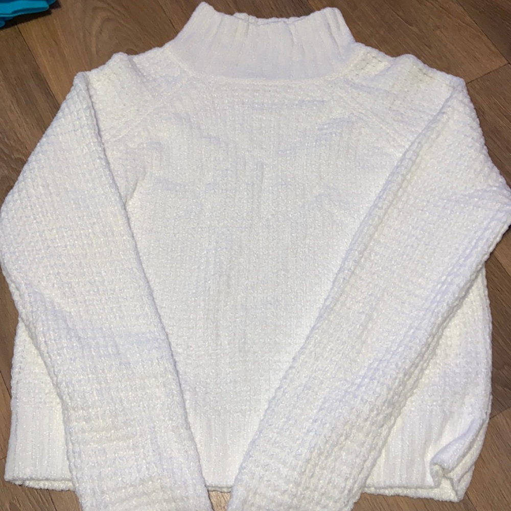 White cropped sweater with turtleneck
